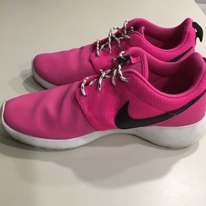 Nike tennis shoes